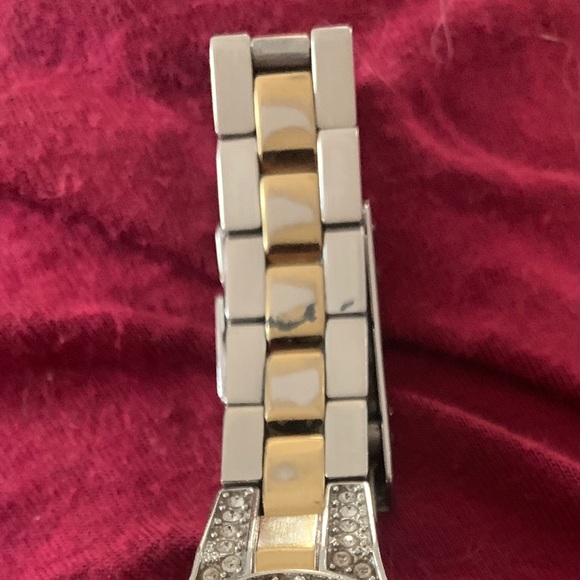 Silver and Gold Fossil Watch: A Timeless Blend of Elegance - Picture 8 of 10